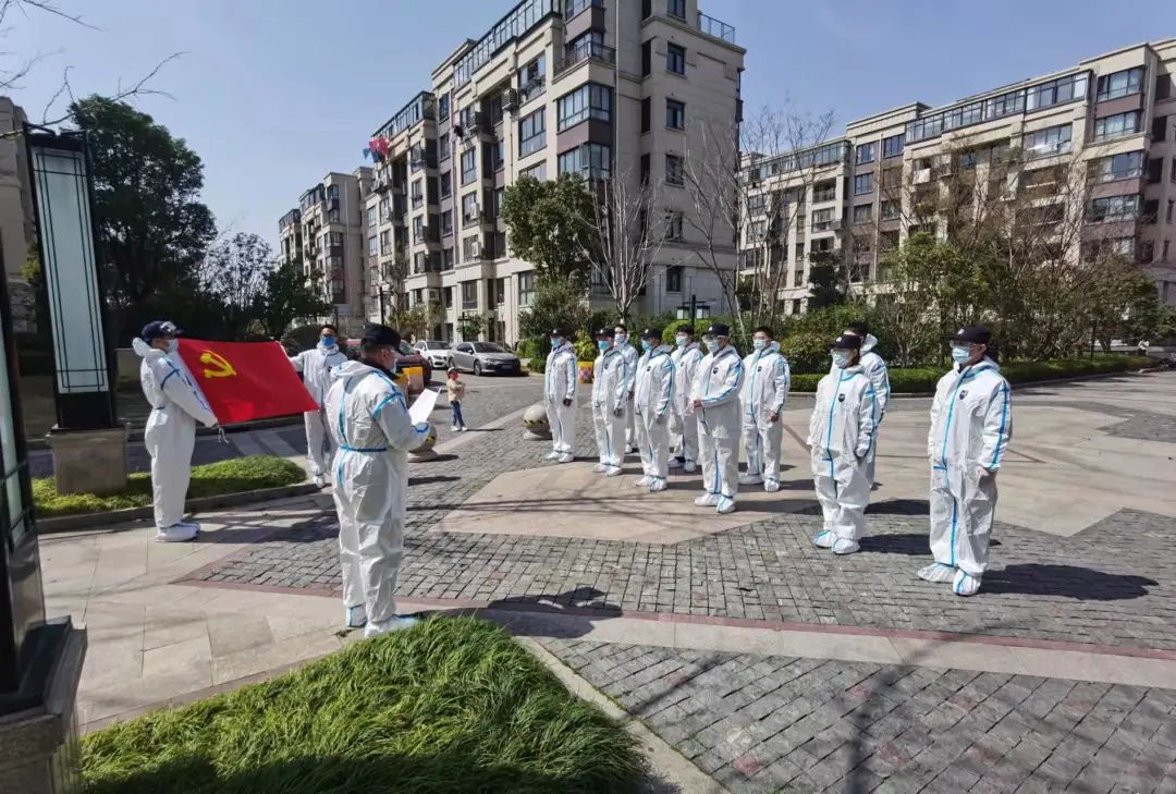 20220322 浦东公安在行动 让党旗飘扬在抗疫一线-1
