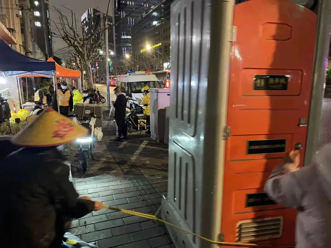 20220328 “一客一洁”、消杀全面升级......浦东环卫人抗疫向前，全力保障公厕安全-7