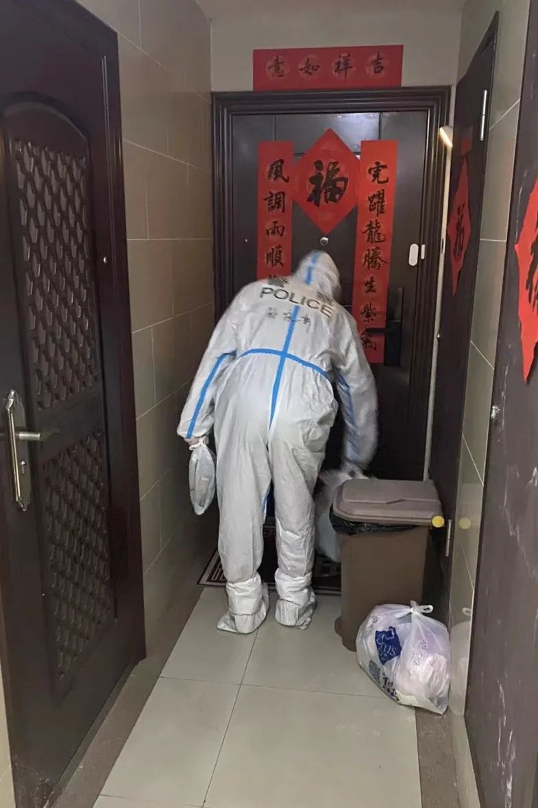 20220328 抗疫有我 18位民警就地上岗成为志愿者-6
