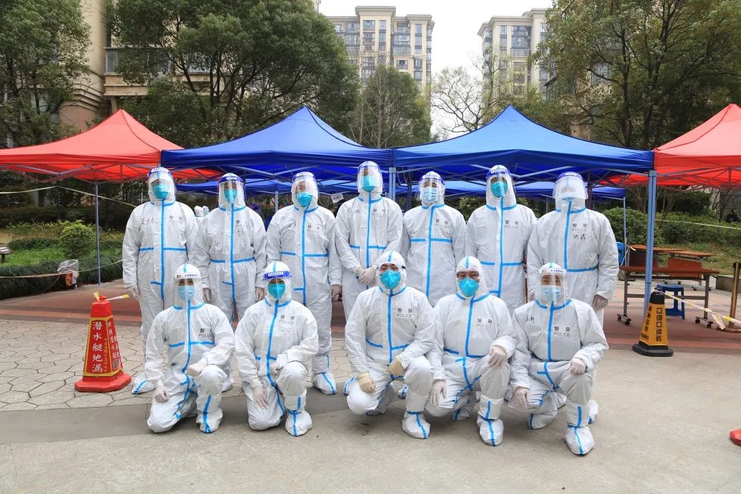 20220328 抗疫有我 18位民警就地上岗成为志愿者-1