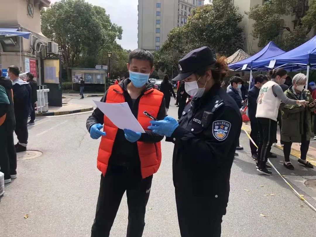 20220322 浦东公安在行动 让党旗飘扬在抗疫一线-5
