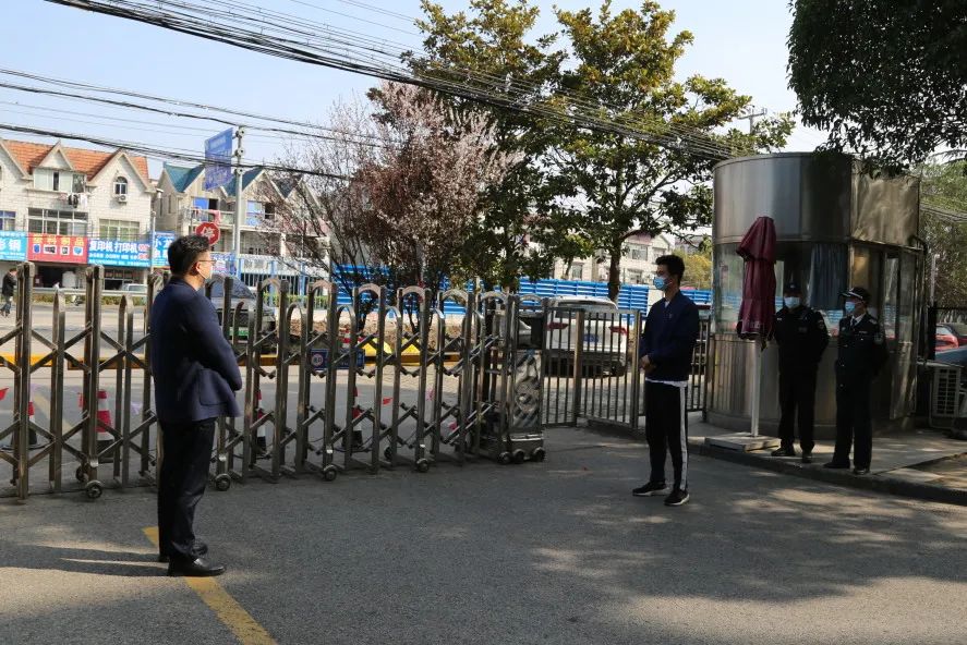 20220322 封“楼”闭“门”强担当 齐心战“疫”真情暖-3