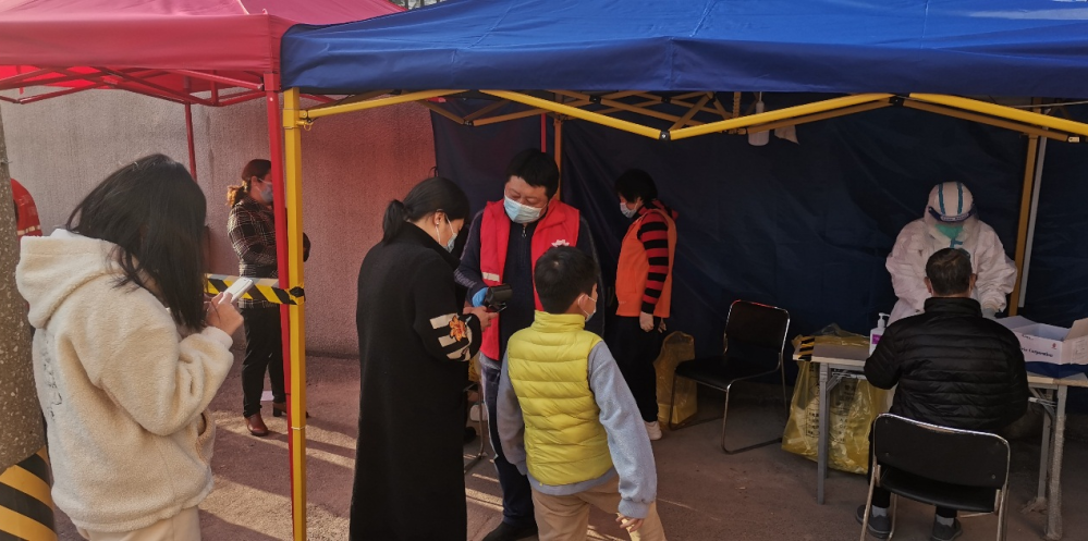 20220422 全心守“沪” “疫”起担当浦商集团志愿者队伍驰援南码头街道-7
