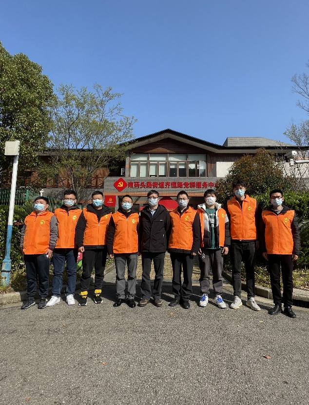 20220422 全心守“沪” “疫”起担当浦商集团志愿者队伍驰援南码头街道-1