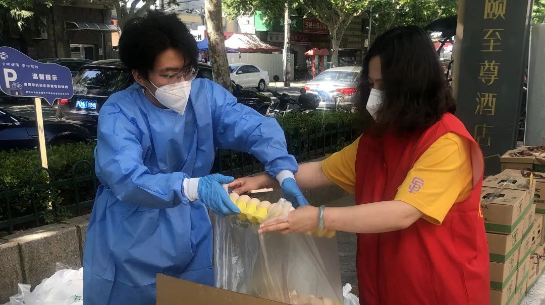 20220528 暖心市集2.0版“一车一集市” 方便防范区居民家门口购物-12