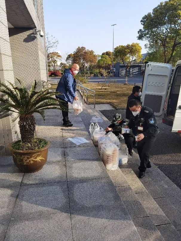 20220522 有求必应，有问必答｜现代产业公司护航机场综保区复工复产-16