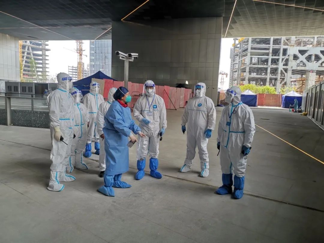 20220502 【红心筑堡垒，“疫”线党旗红】张江科学会堂方舱：党旗在这里高高飘扬-6