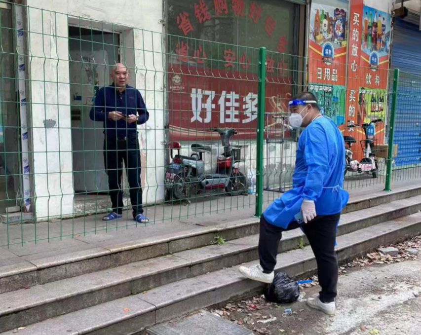 20220531 公园内外勇挑重担，携手战疫不负春色-3