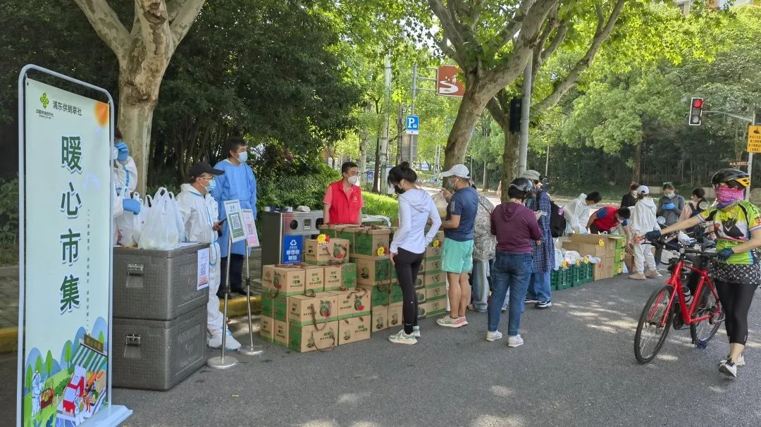 20220528 暖心市集2.0版“一车一集市” 方便防范区居民家门口购物-4