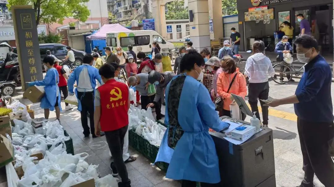 20220528 暖心市集2.0版“一车一集市” 方便防范区居民家门口购物-3