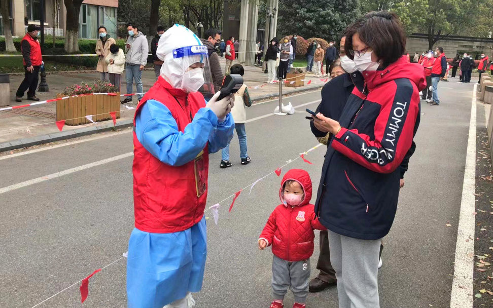 20220528 两手抓”“两不误”， 坚定不移向既定目标奋进-4