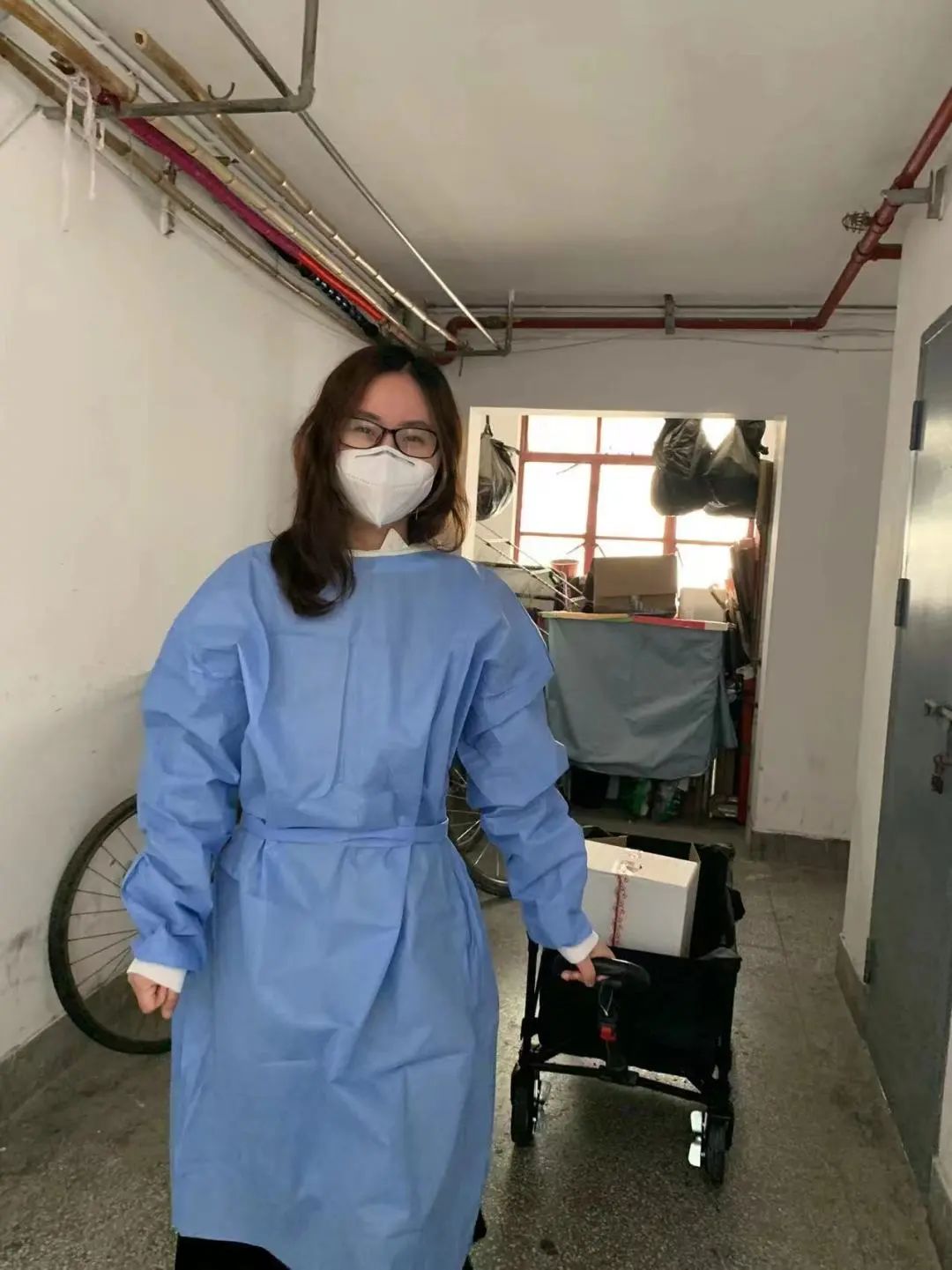 20220607 【红心筑堡垒，“疫”线党旗红】冲在第一线 守在最前沿——公共管理教研部党支部齐心战疫践初心-15