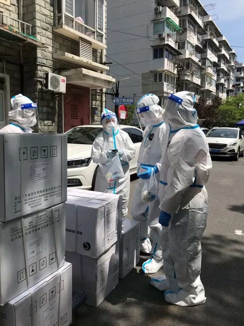 20220607 【红心筑堡垒，“疫”线党旗红】冲在第一线 守在最前沿——公共管理教研部党支部齐心战疫践初心-5