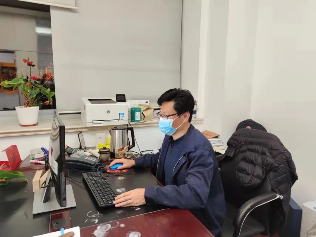 20220618 热线这头的“钢铁前哨”——浦东水务集团自来水公司周荣坚守岗位全力保服务-1