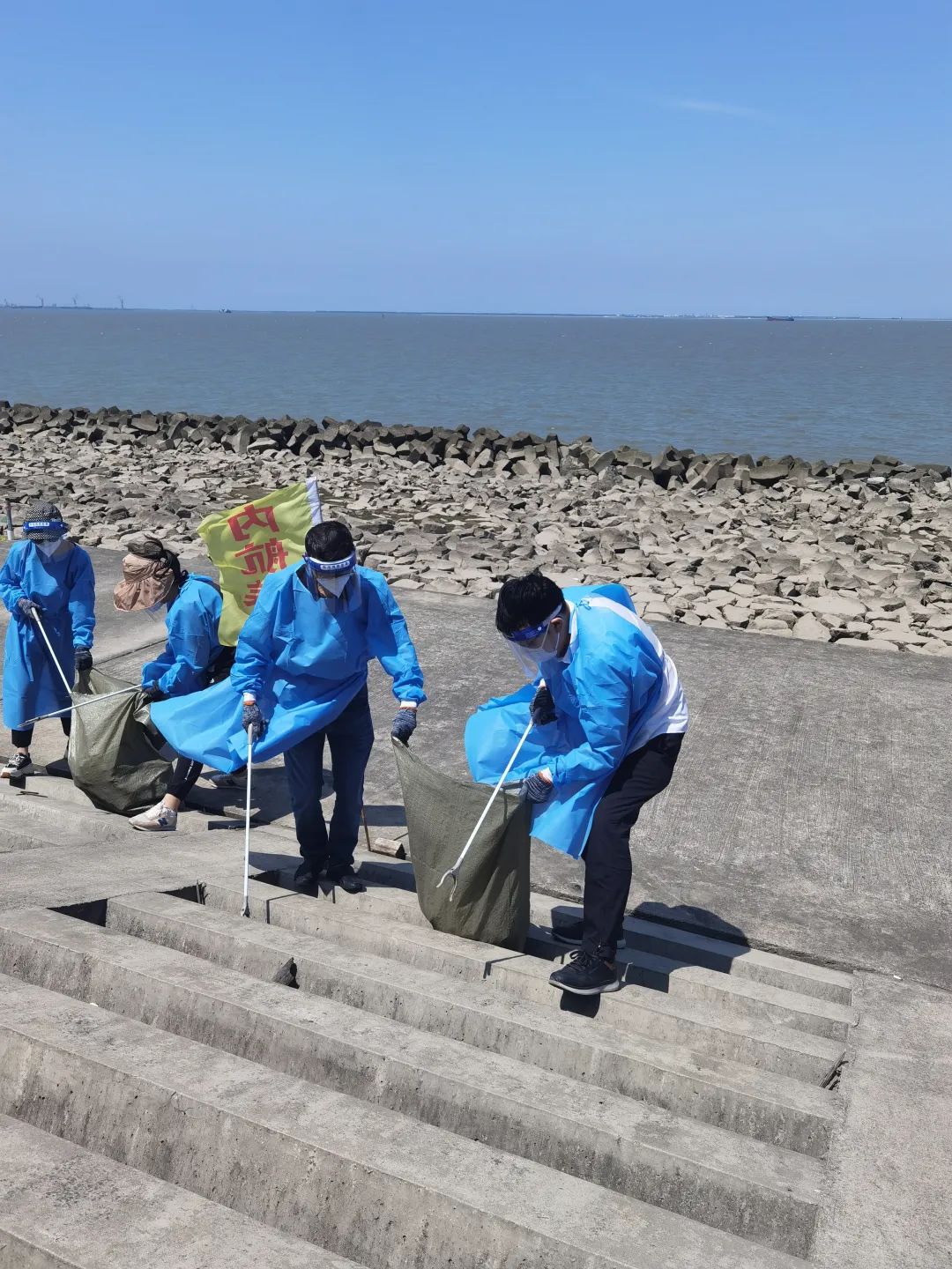 20220611 世界海洋日  浦东净滩卫士出动！爱海护海，守护一片洁净-3