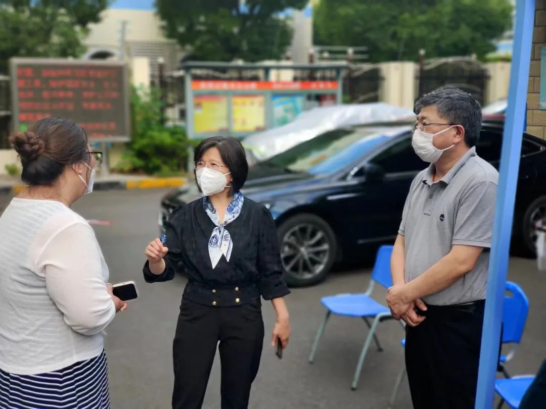 20220625 新区政协副主席王小君到周家渡街道调研-3