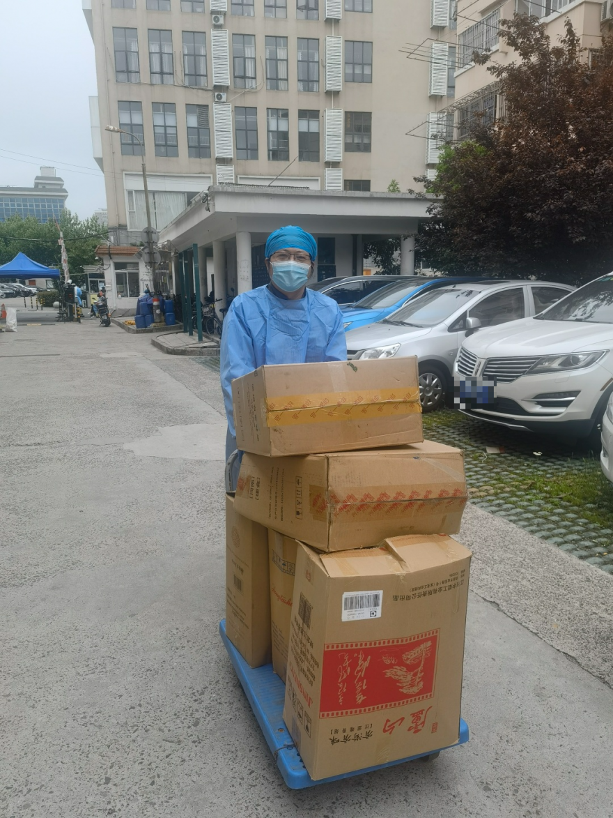 20220607 【红心筑堡垒，“疫”线党旗红】冲在第一线 守在最前沿——公共管理教研部党支部齐心战疫践初心-8