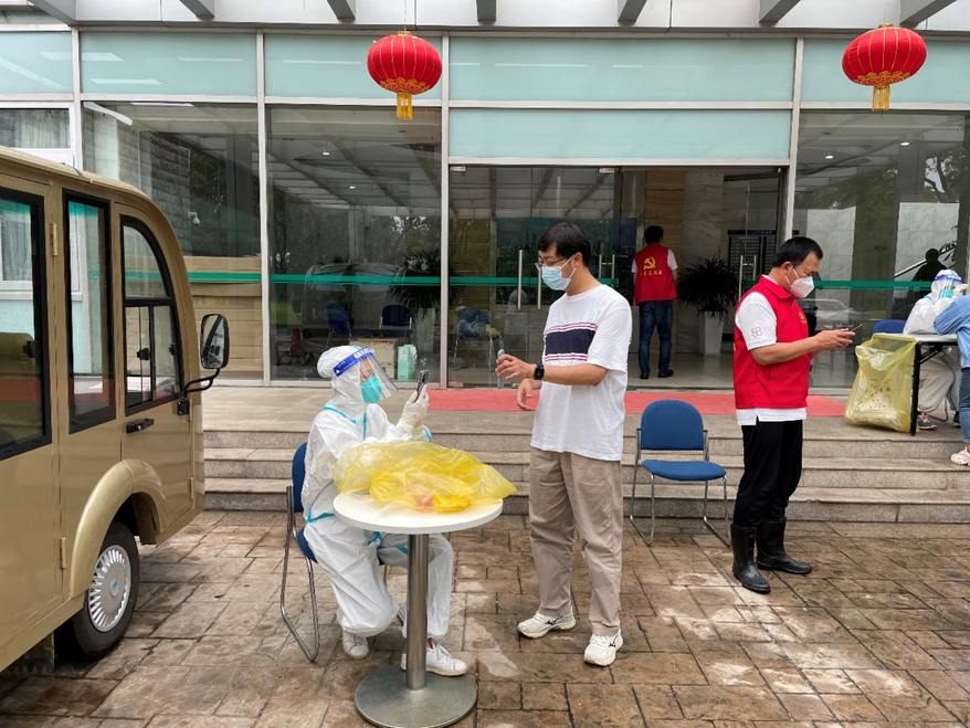 助力世纪公园恢复开放，观光车变身采样车-6