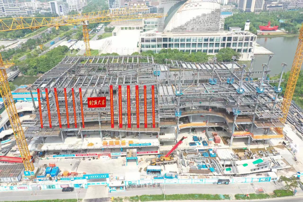 20220813 临港青少年活动中心主体钢结构顺利封顶！-1
